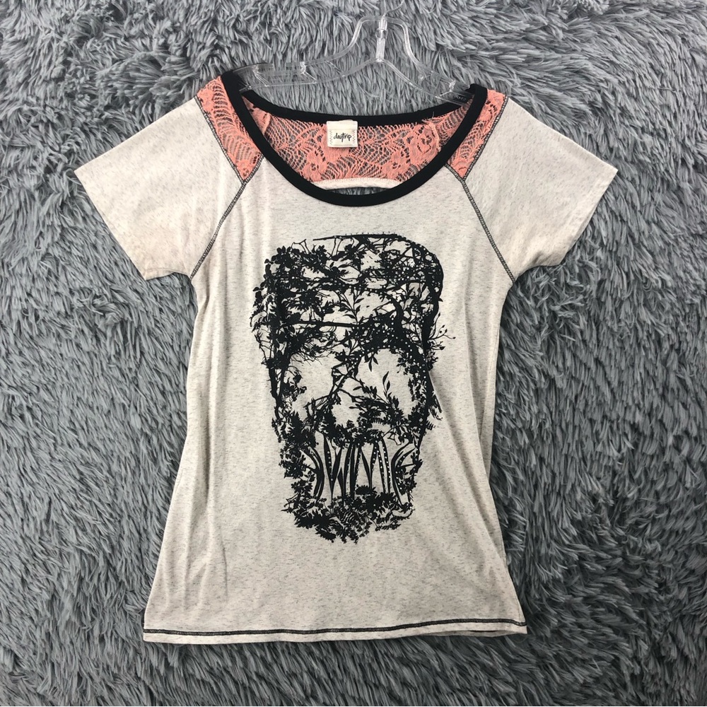 Daytrip Shirt Womens Small Skull Embellished Crochet Open Back Top
